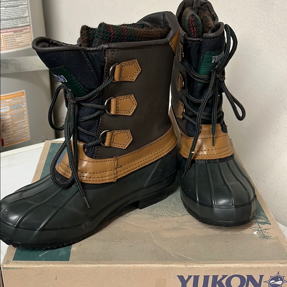 Women's Green and Brown Winter Boots